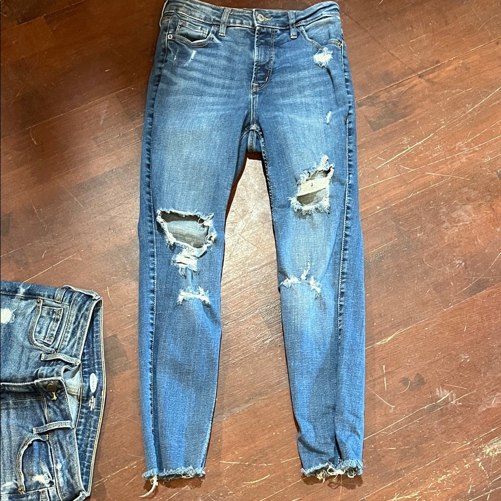 Old Navy Distressed Skinny Jeans in Blue - Picture 4 of 13